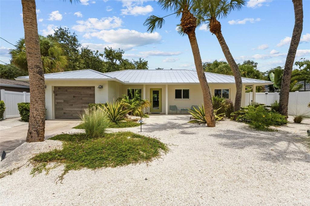 Photo of 801 Edgemere Lane, Sarasota, FL 34242 (MLS # A4700807)