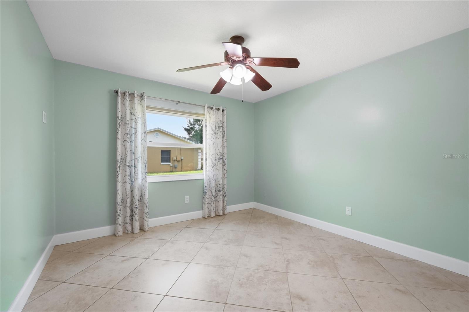 BELLE ISLE PINES - Residential