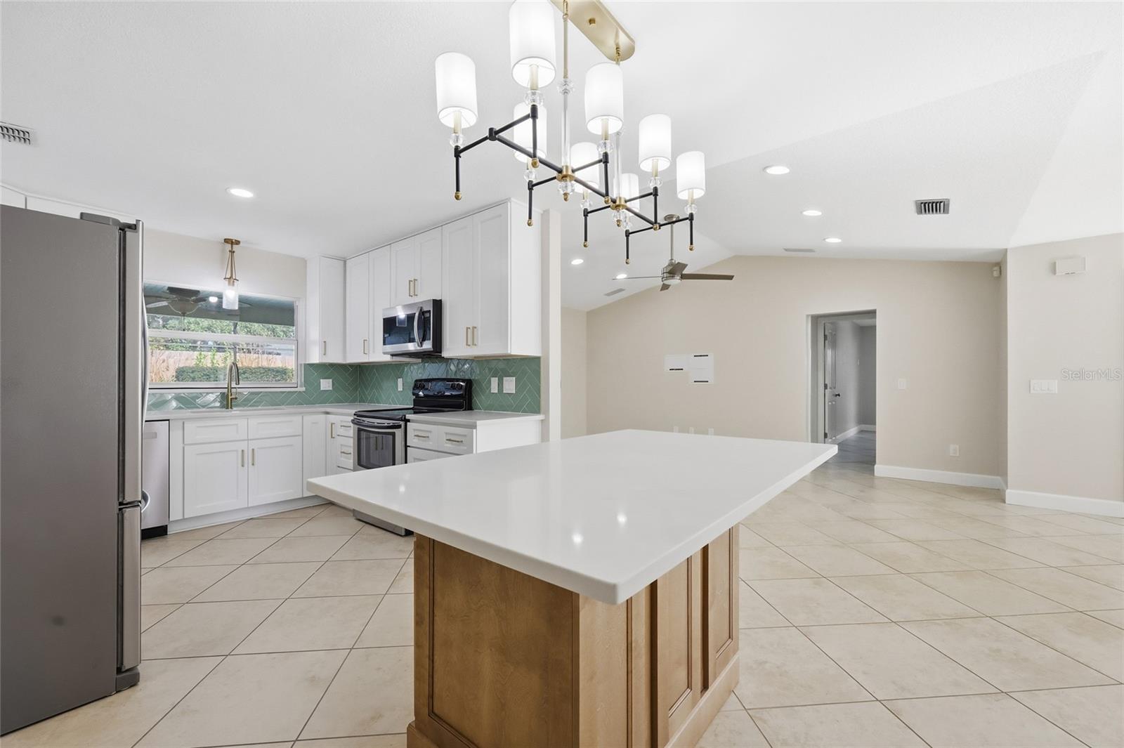 BELLE ISLE PINES - Residential