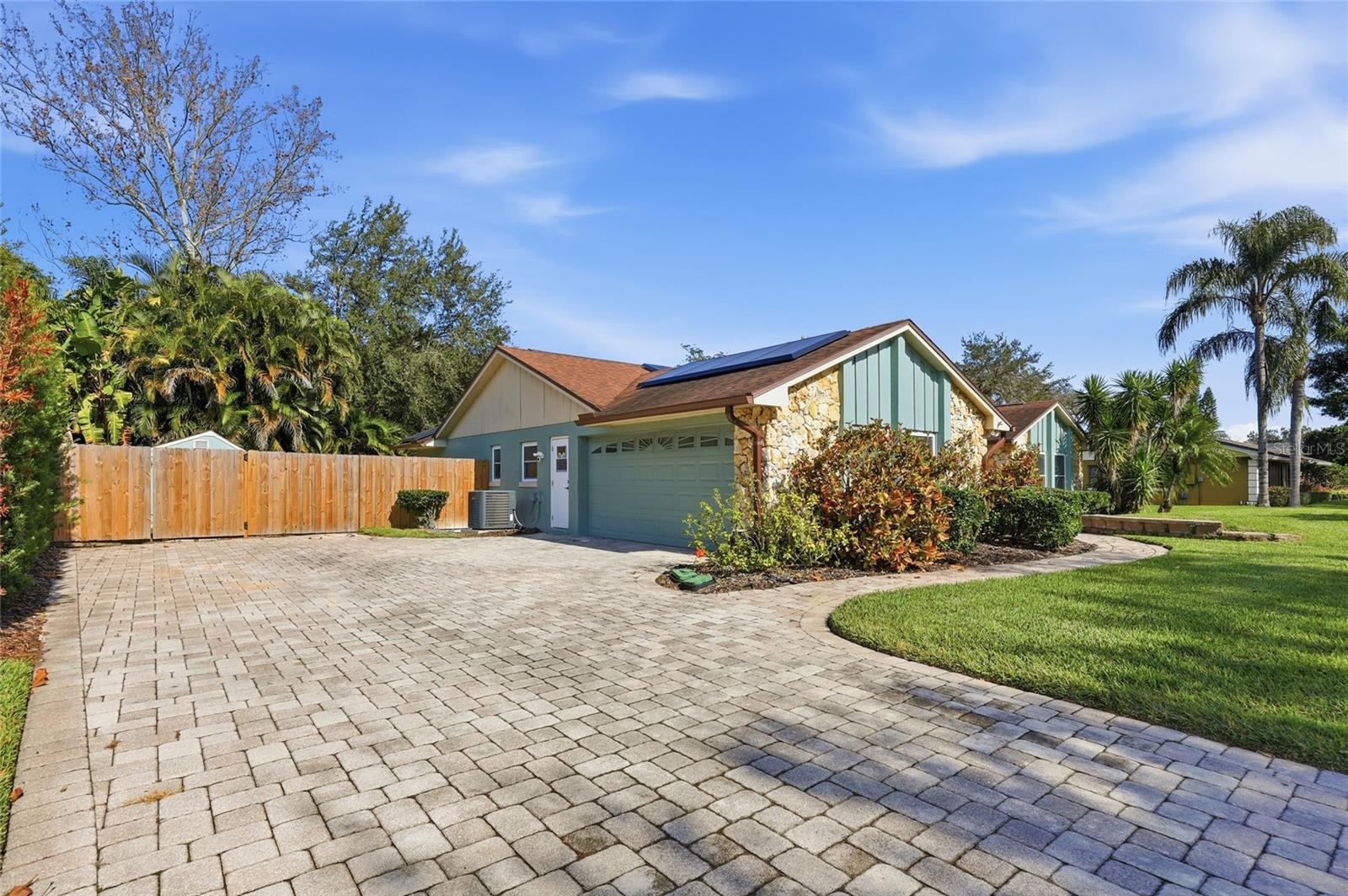 BELLE ISLE PINES - Residential