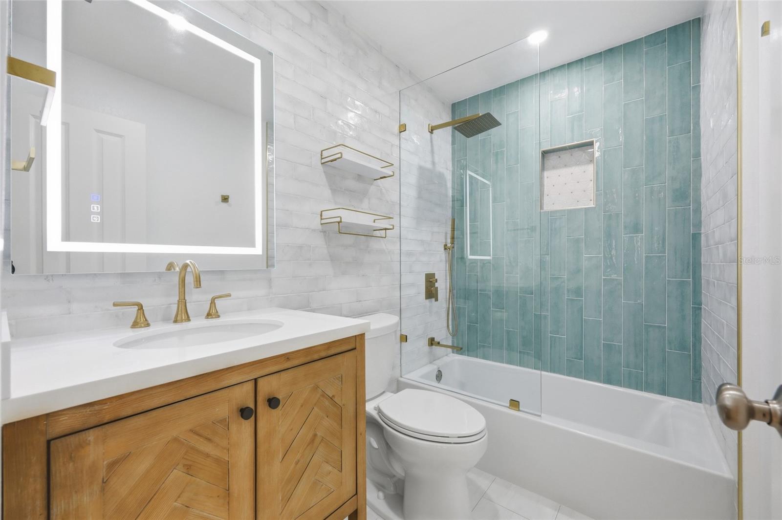 BELLE ISLE PINES - Residential