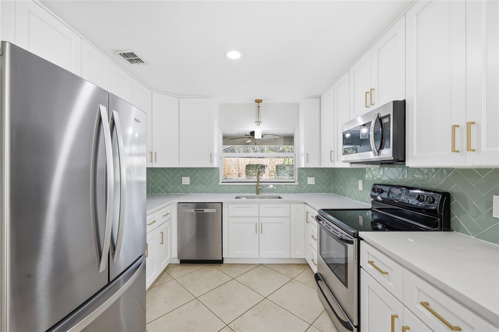 BELLE ISLE PINES - Residential