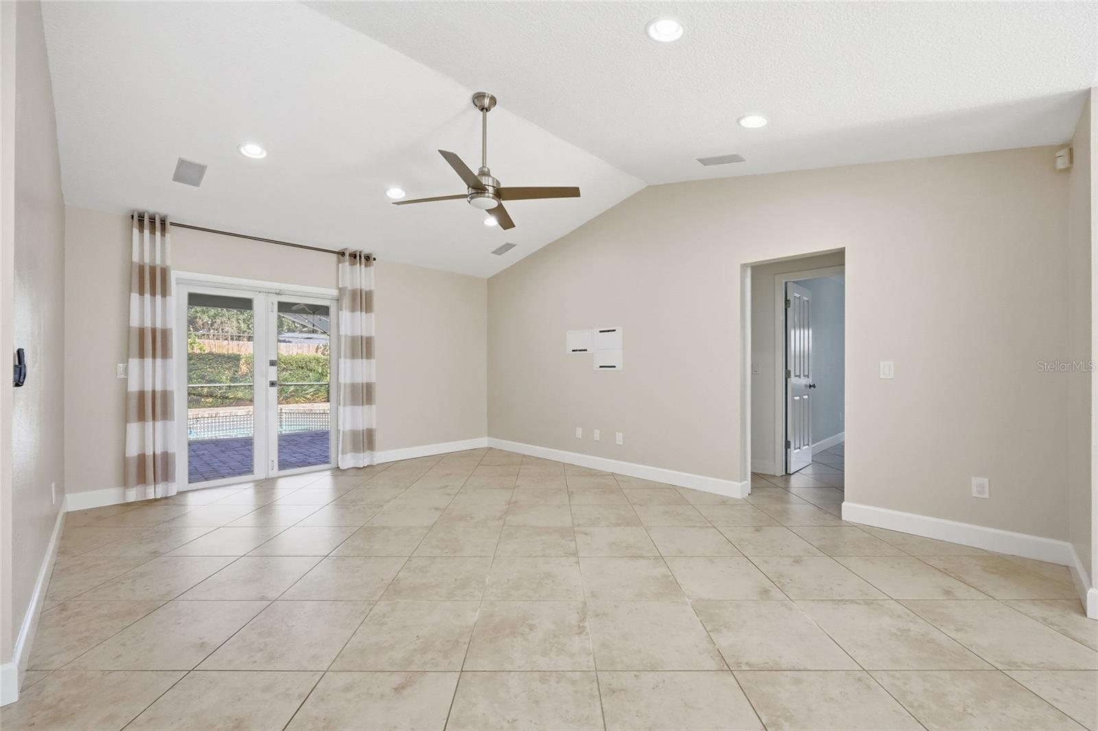 BELLE ISLE PINES - Residential