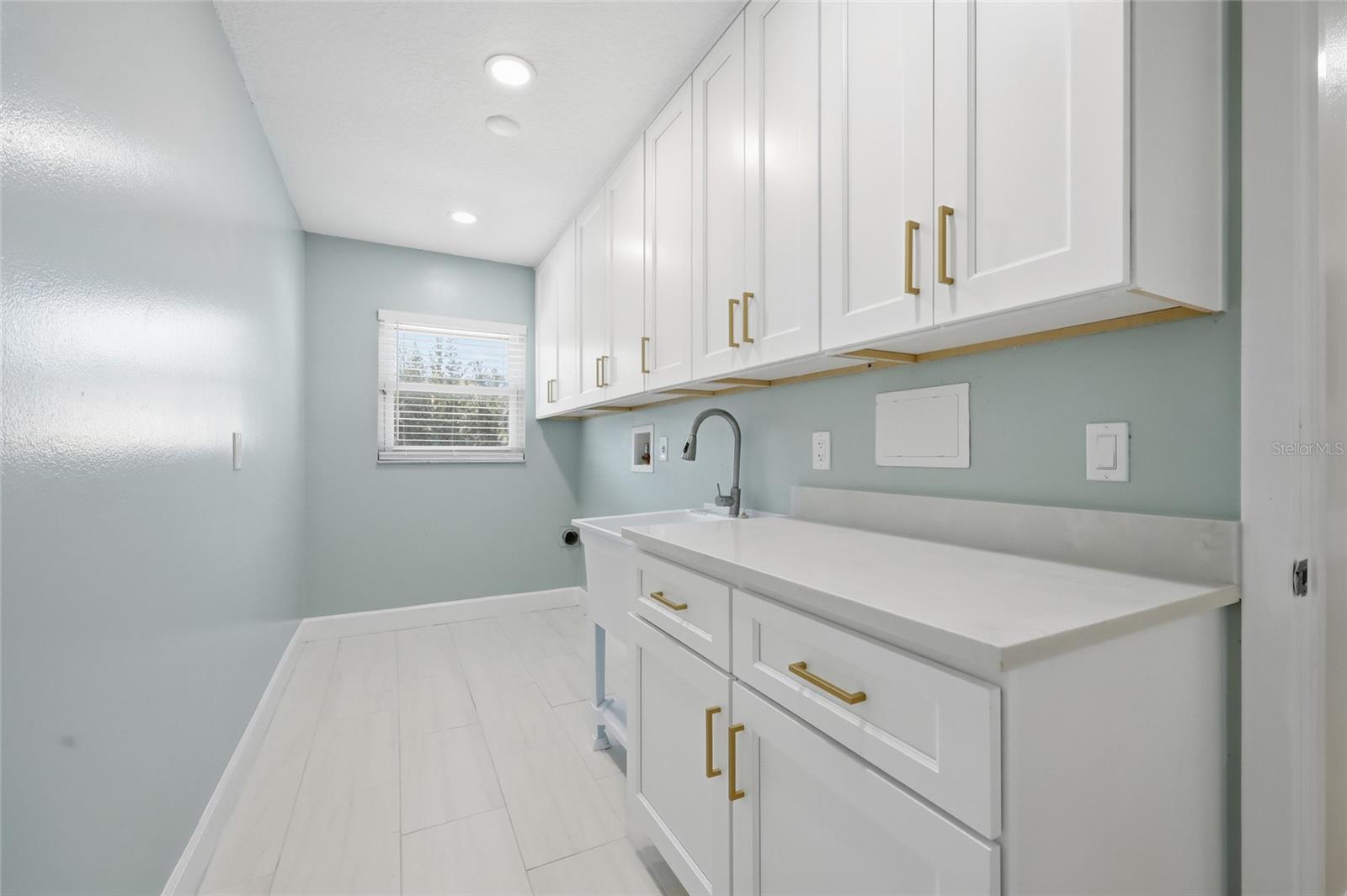 BELLE ISLE PINES - Residential