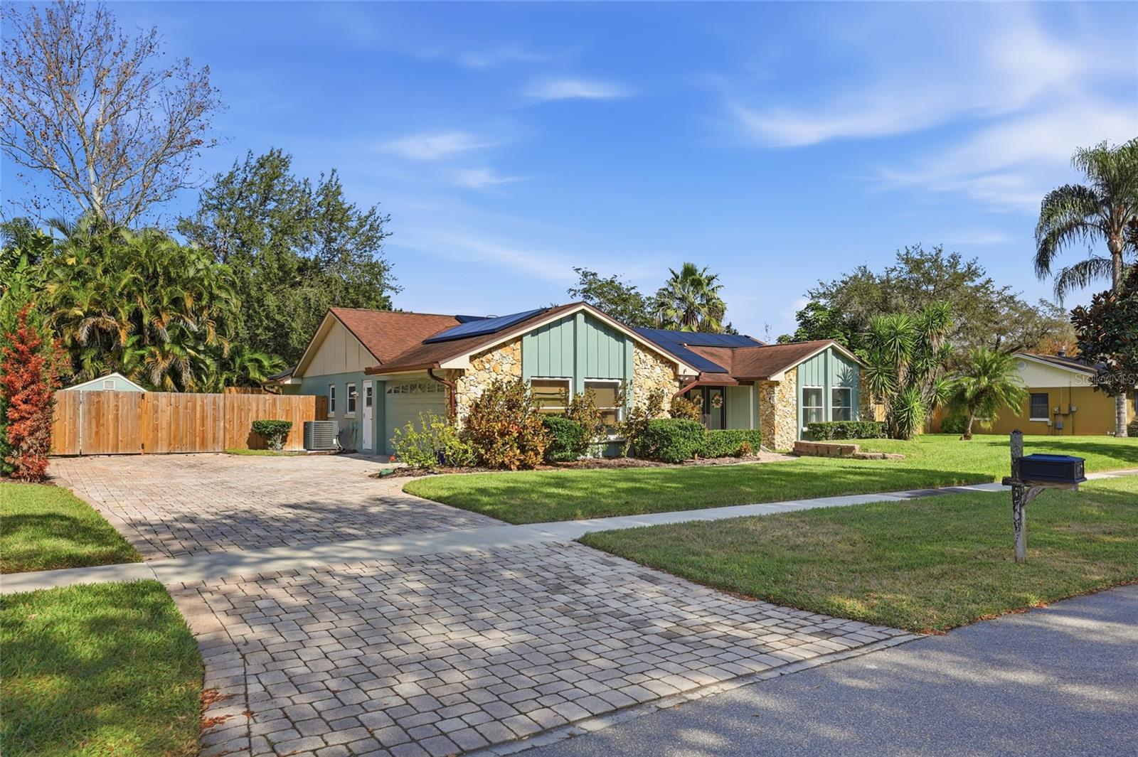 BELLE ISLE PINES - Residential