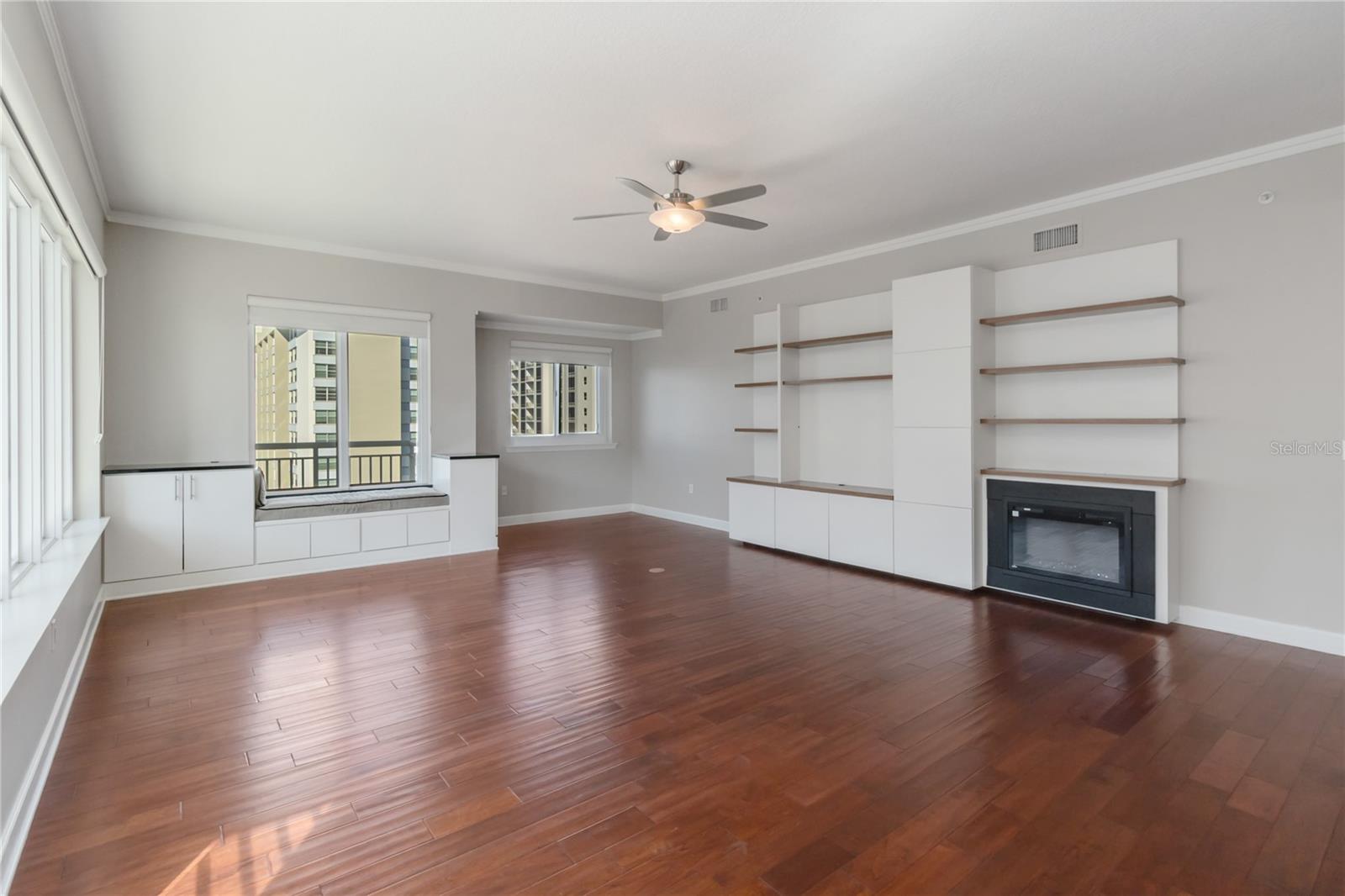 100 S EOLA DRIVE 914