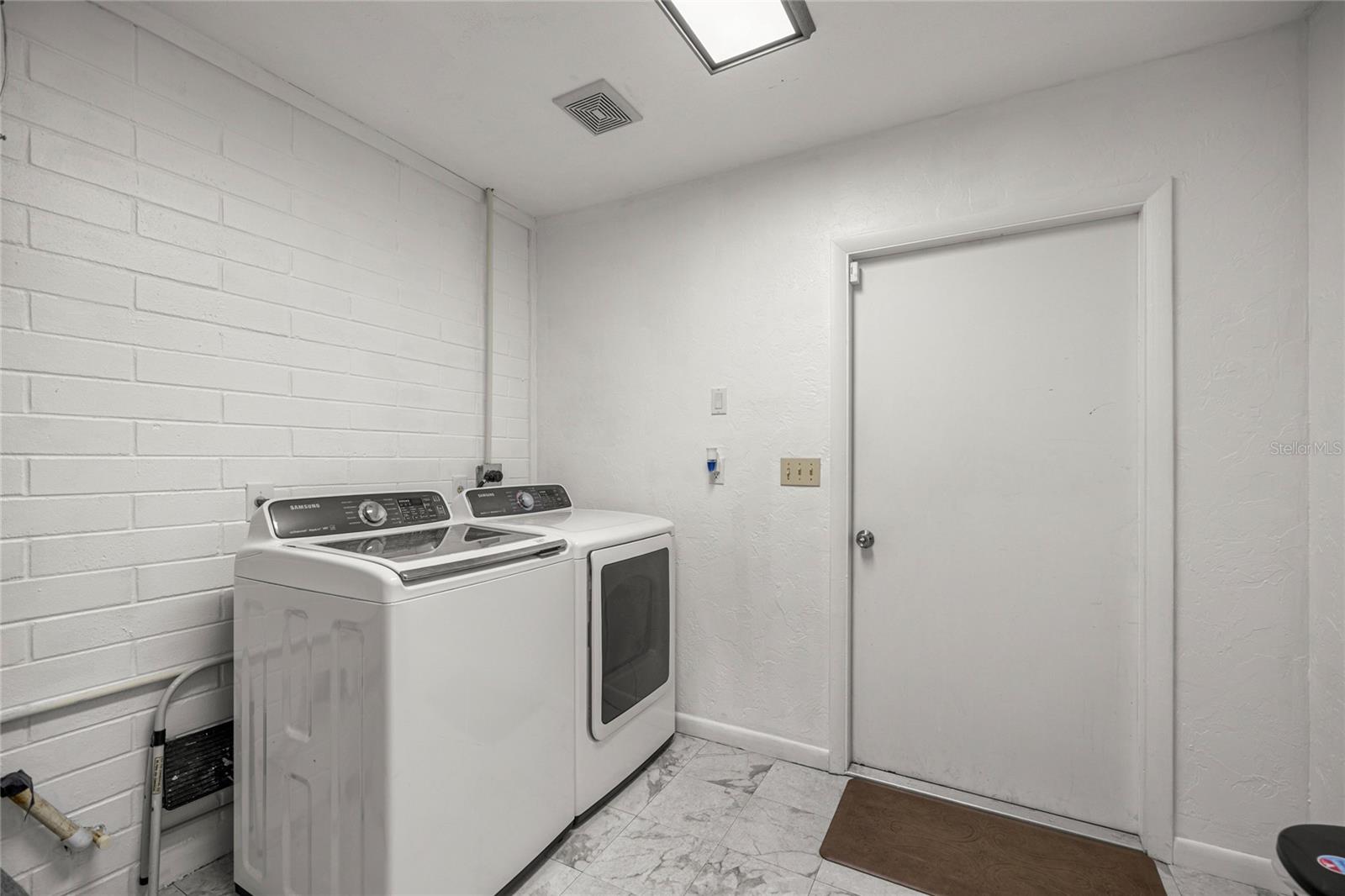 WOODFIELDS UN 02 - Residential