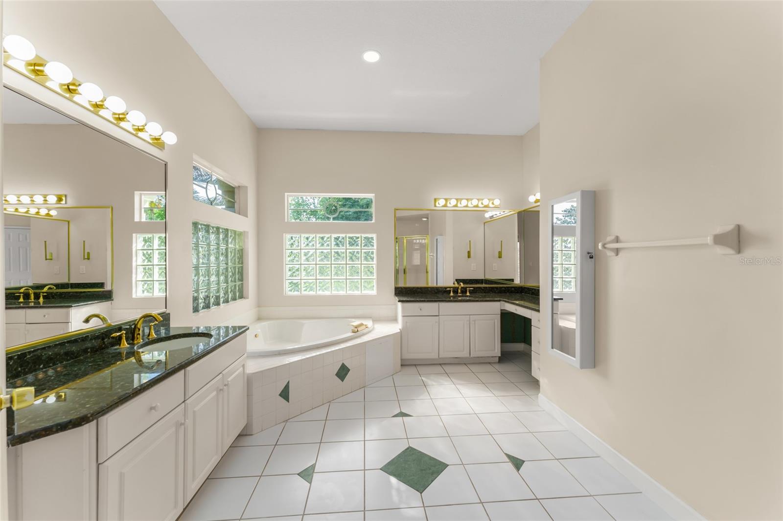 COURTLEIGH PARK - Residential