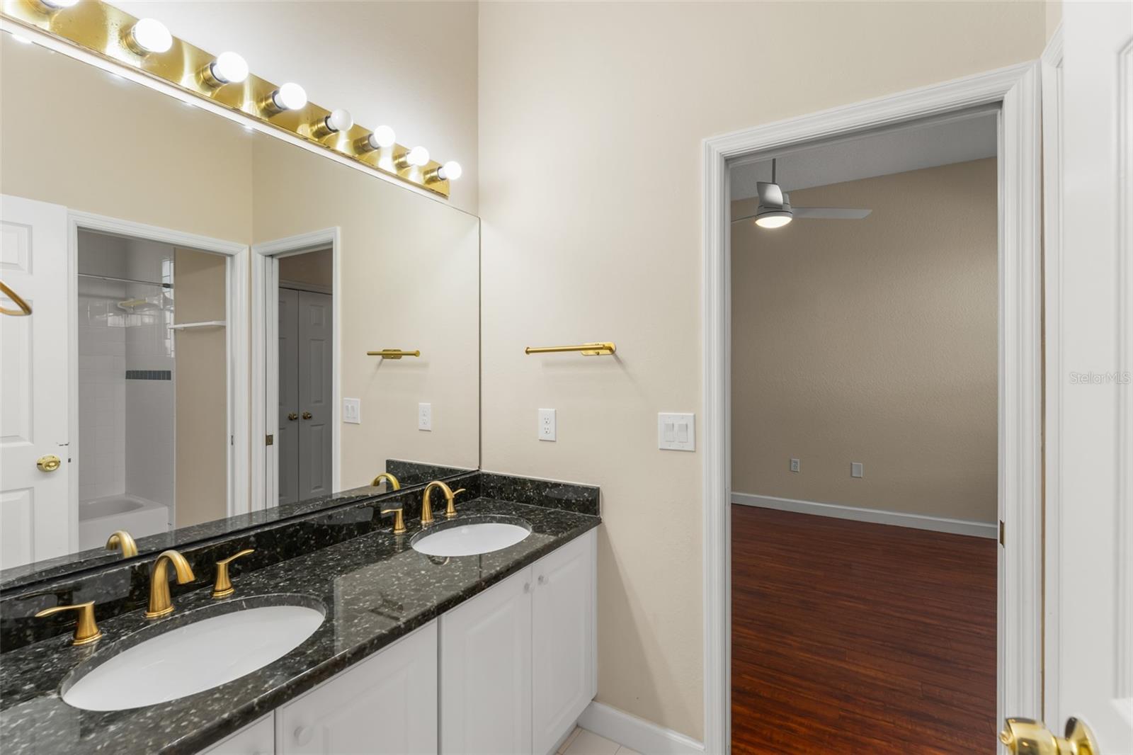 COURTLEIGH PARK - Residential