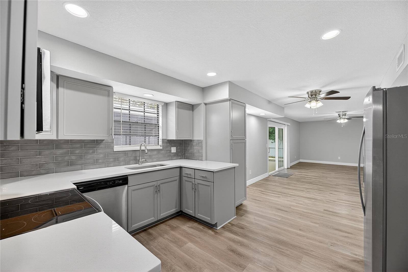 BLOOMINGDALE SEC H UNIT 3 - Residential Lease