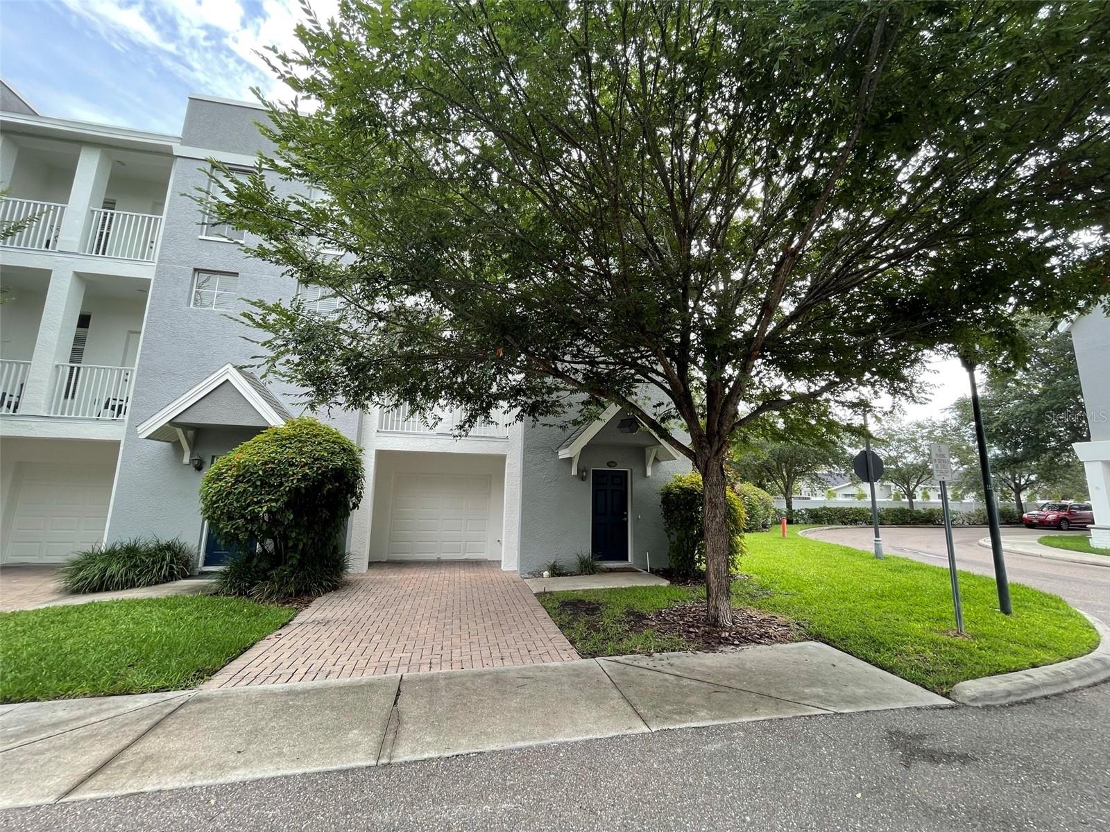 Large South Tampa Townhouse with garage, in gated community including swimming pool. Everyone wins with 3 master suites! Each bedroom has its own bath with a half bath on the main floor for friends and family. Real wood floors throughout the main level and carpet in the bedrooms. Stainless steel appliances with granite countertops in the kitchen. Very open floor plan. If you are looking for a gated community w/pool, and a townhome to spread out, this is the one for you.