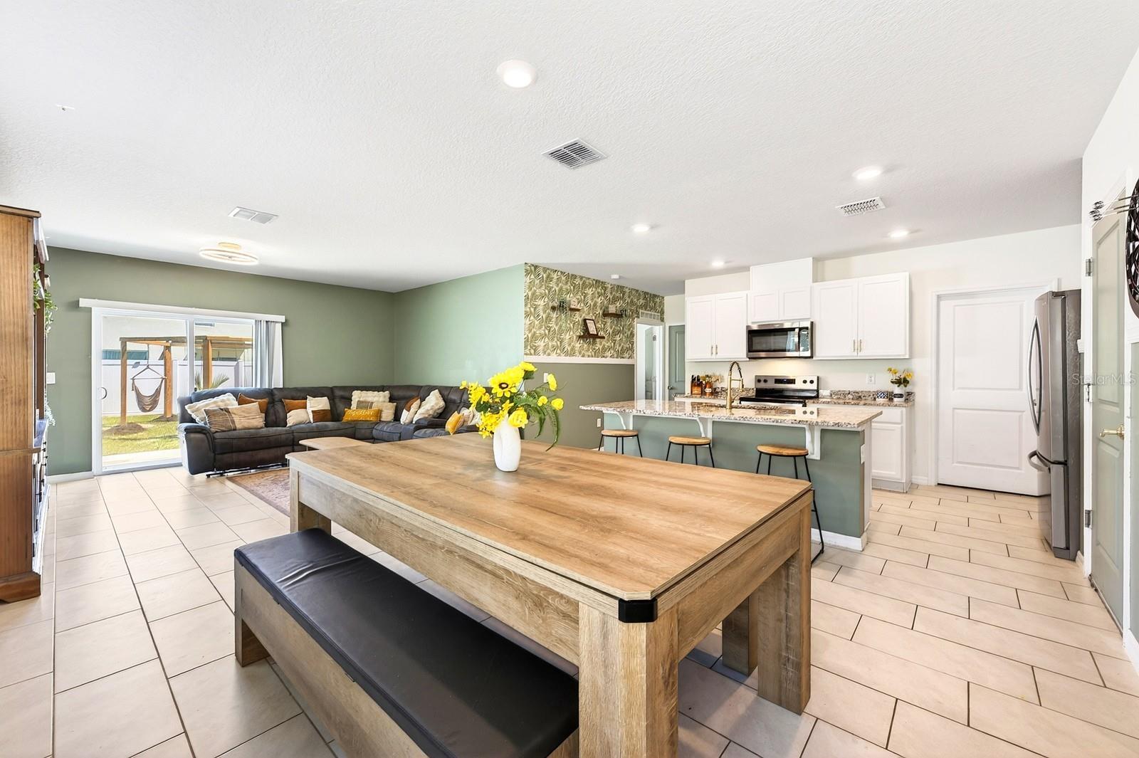 MAGNOLIA POINTE - Residential