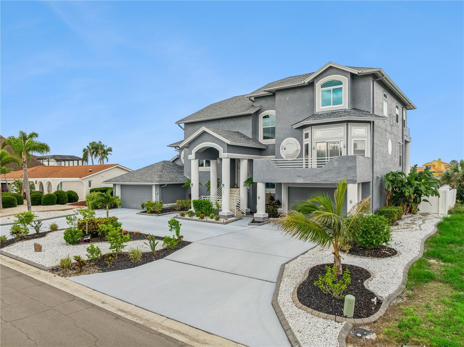 807 CHIPAWAY DRIVE