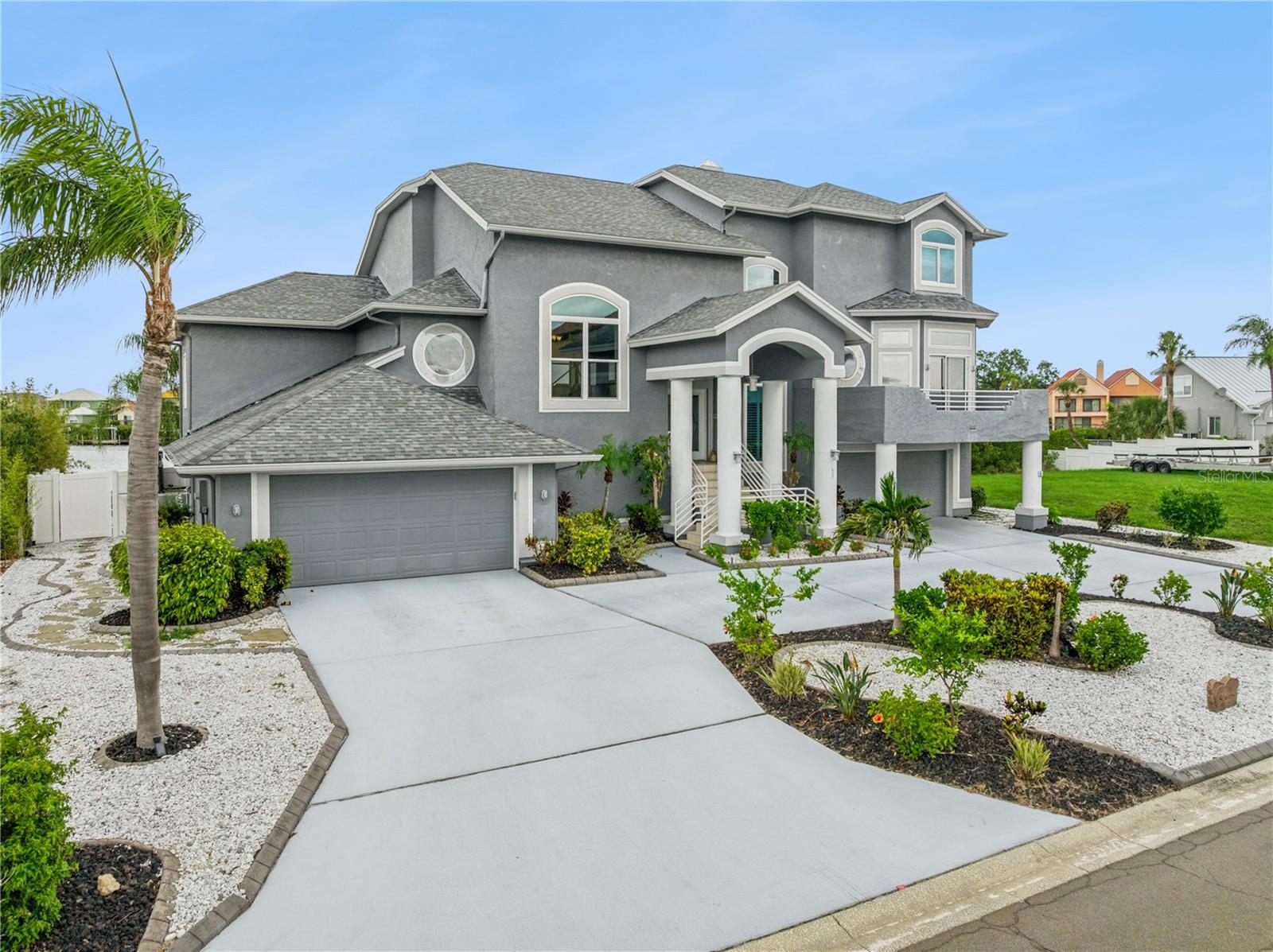 807 CHIPAWAY DRIVE