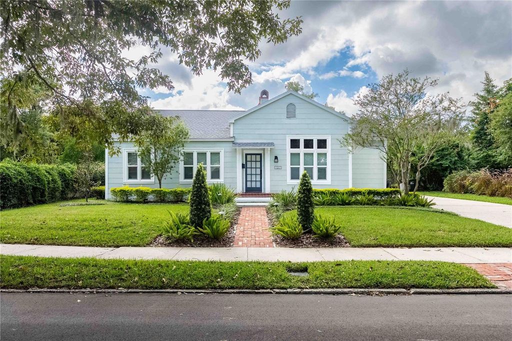 Photo of 1927 Shawnee Trail, Lakeland, FL 33803 (MLS # L4956422)