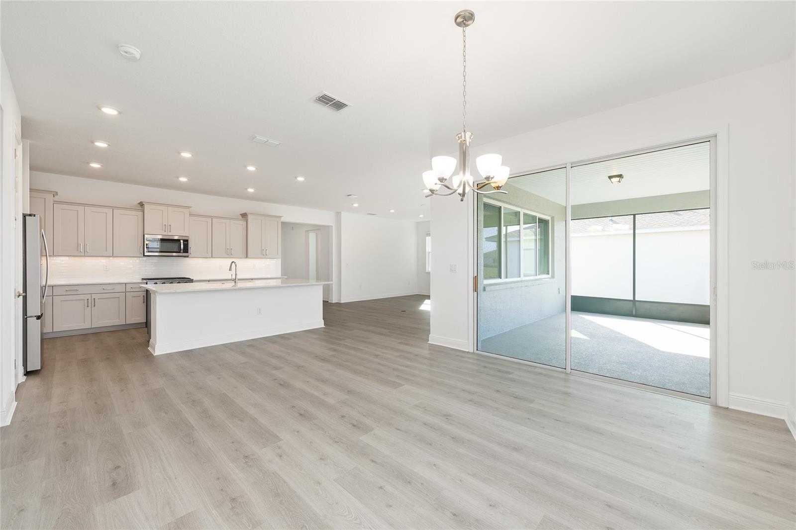 ON TOP OF THE WORLD - Residential