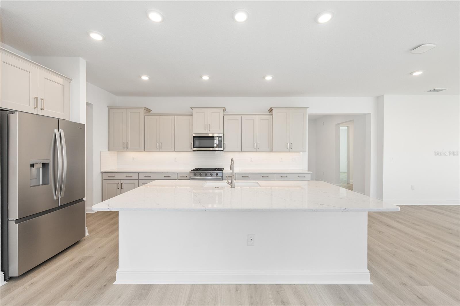 ON TOP OF THE WORLD - Residential