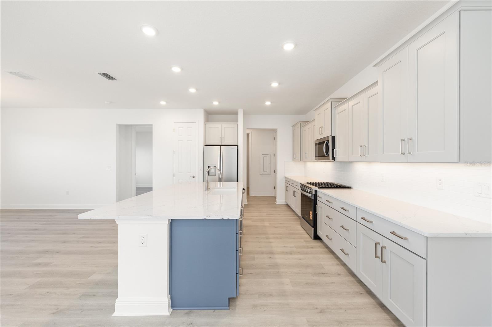 ON TOP OF THE WORLD - Residential