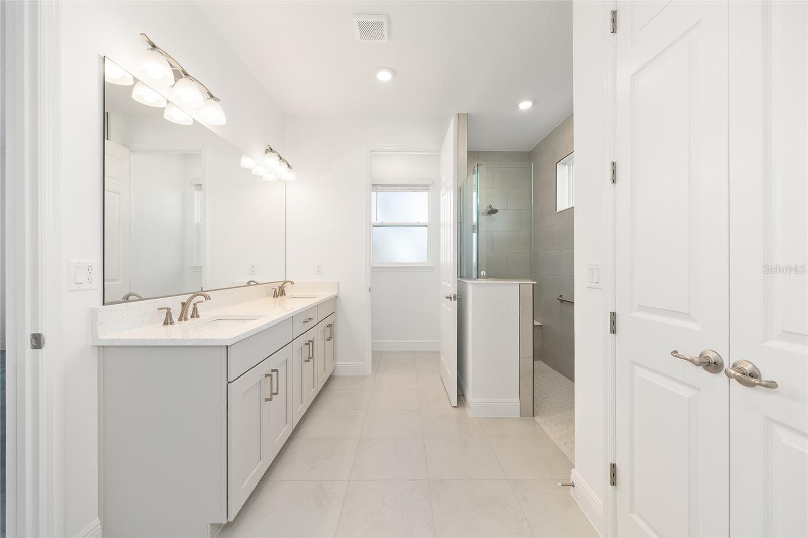 ON TOP OF THE WORLD - Residential