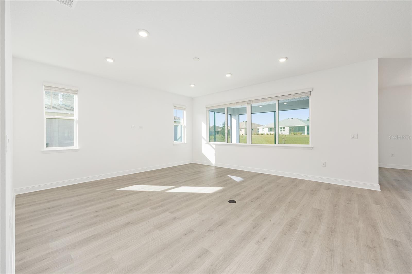 ON TOP OF THE WORLD - Residential