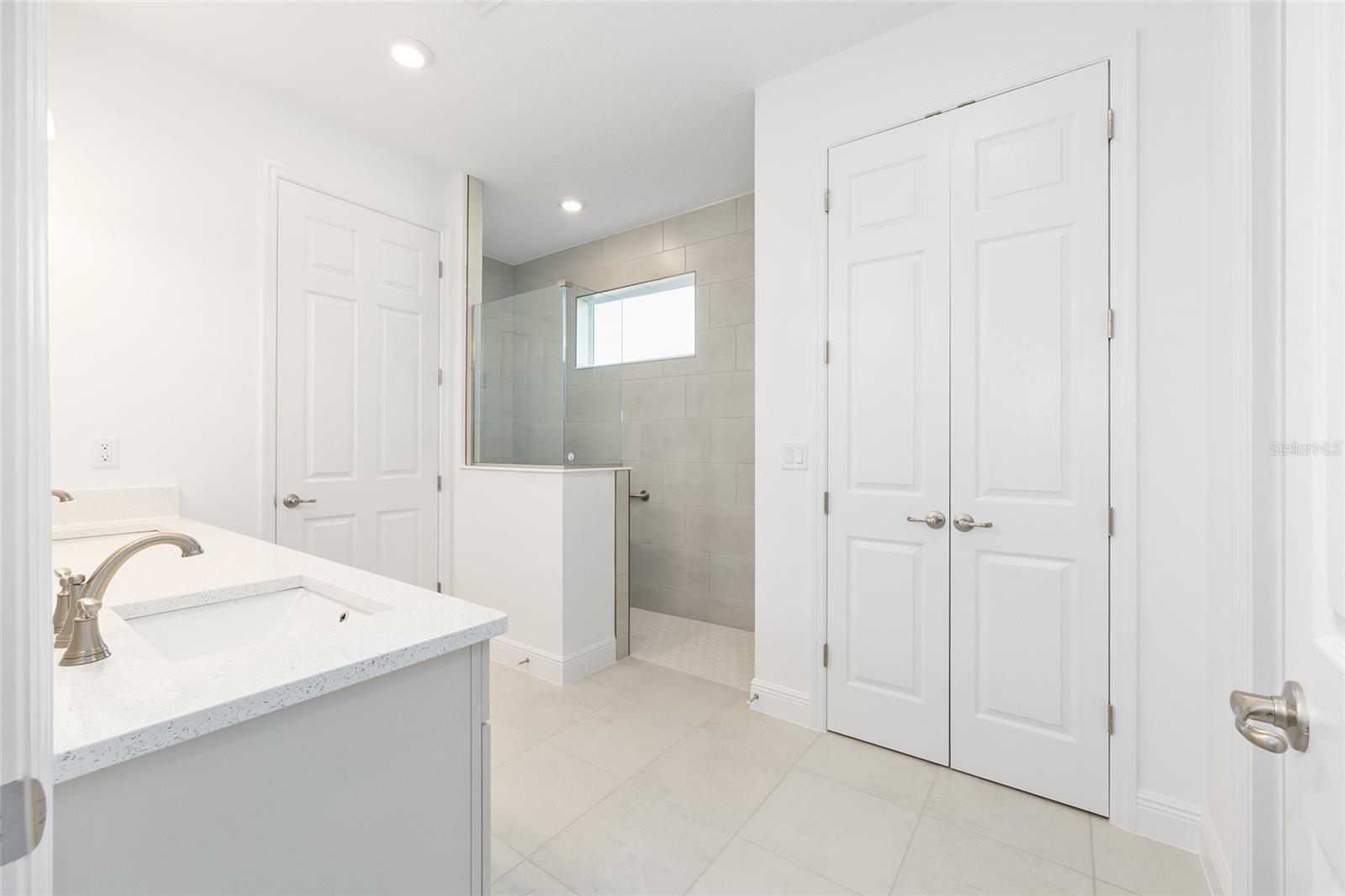 ON TOP OF THE WORLD - Residential