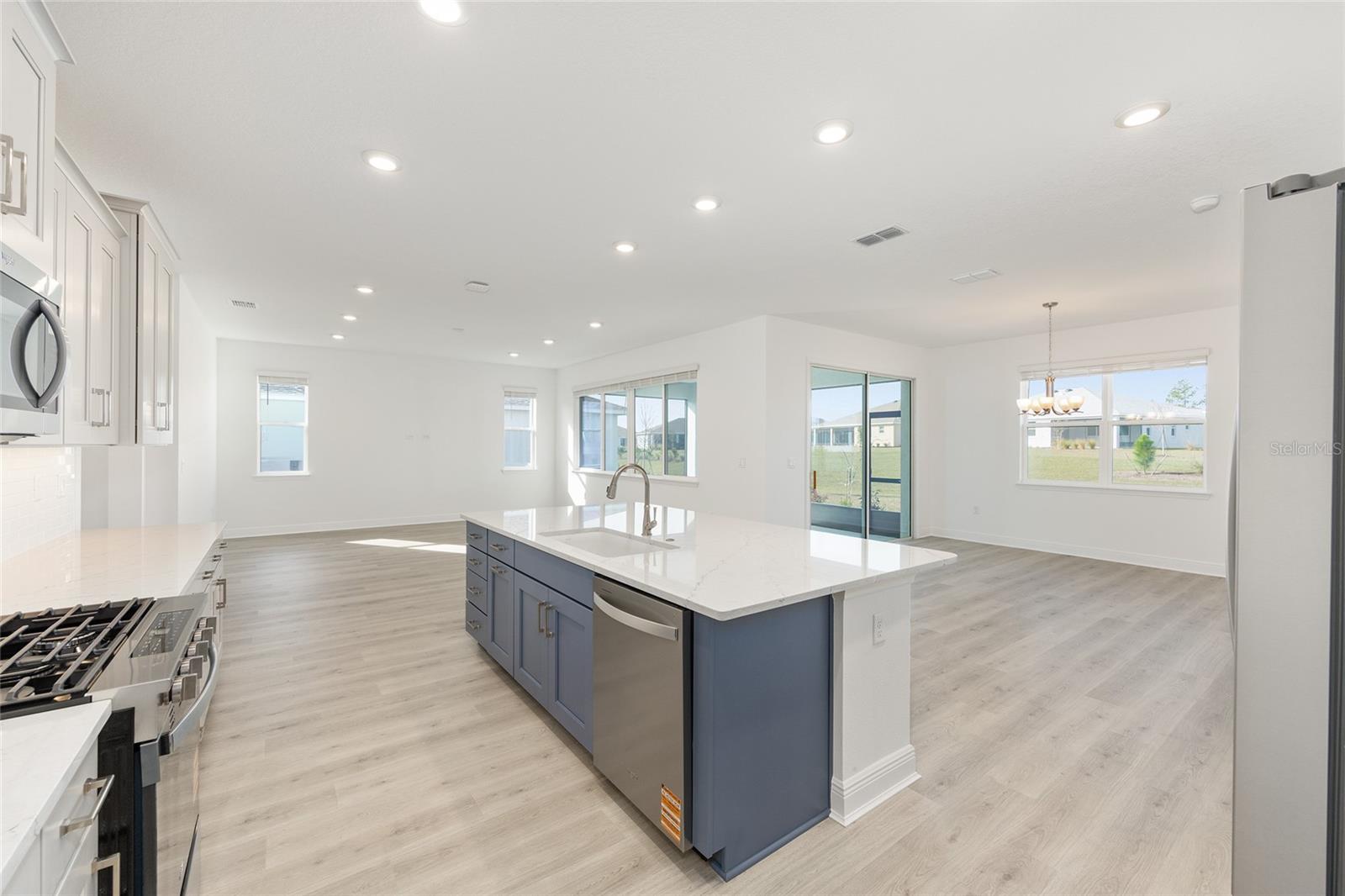 ON TOP OF THE WORLD - Residential