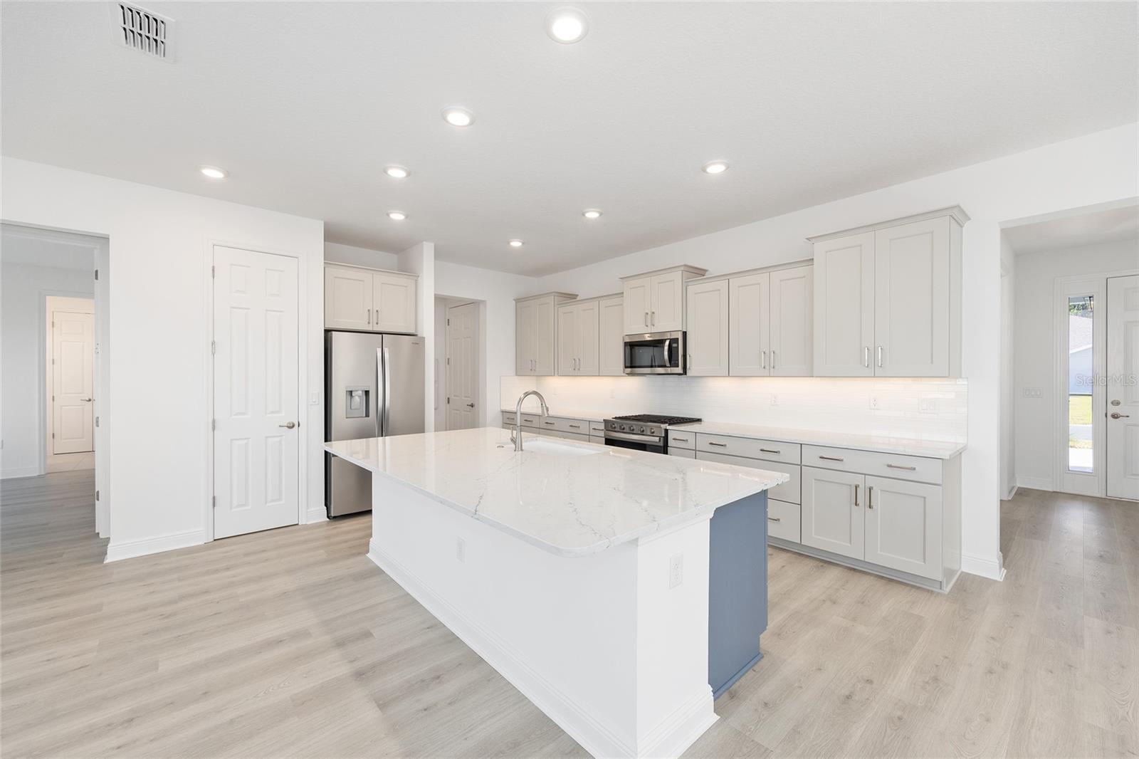 ON TOP OF THE WORLD - Residential