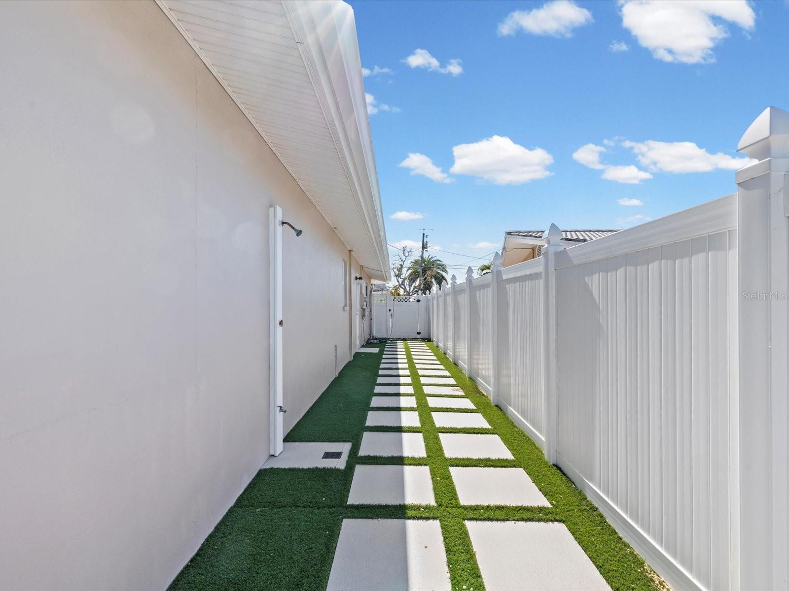 ISLAND ESTATES - Residential