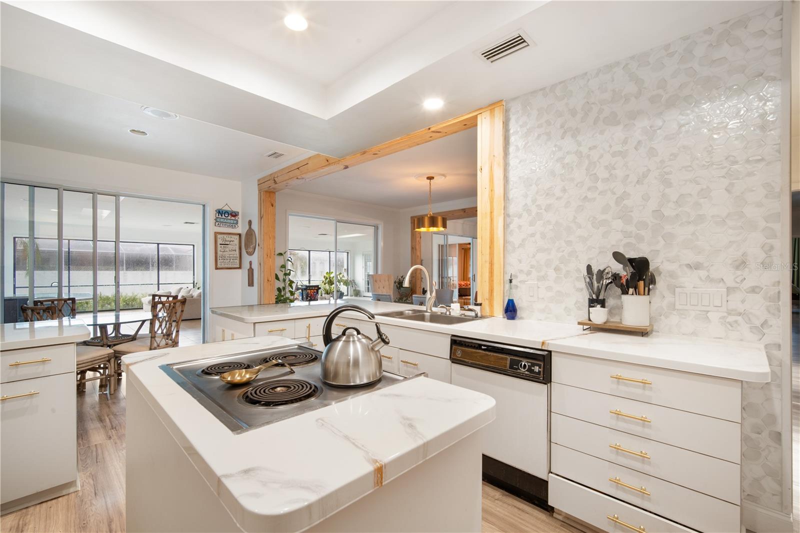 PALM COURT - Residential