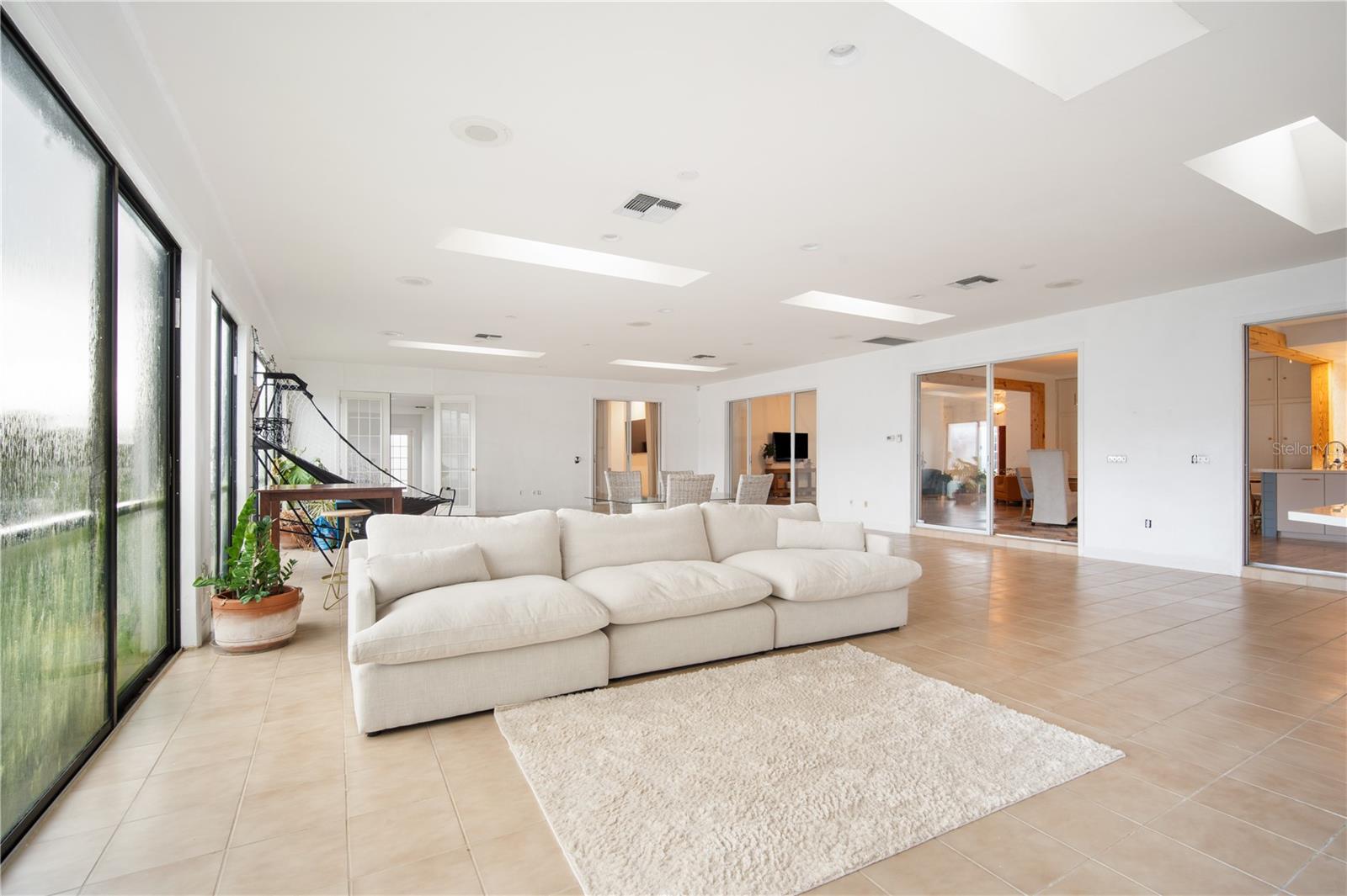 PALM COURT - Residential