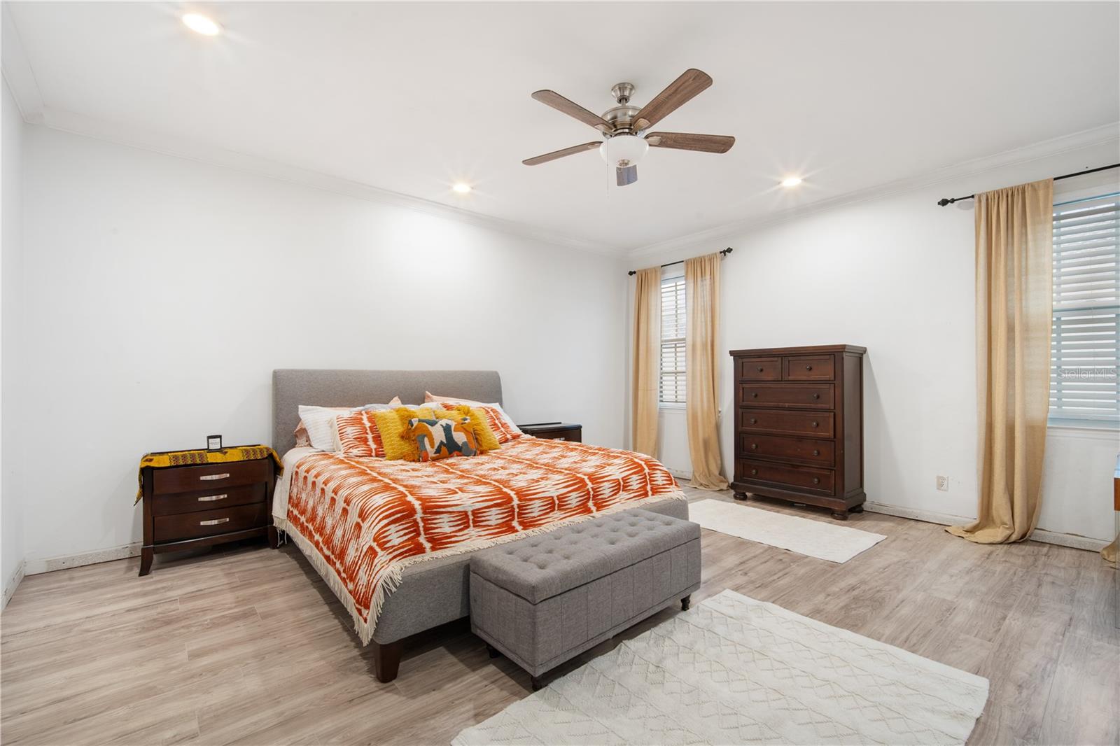 PALM COURT - Residential