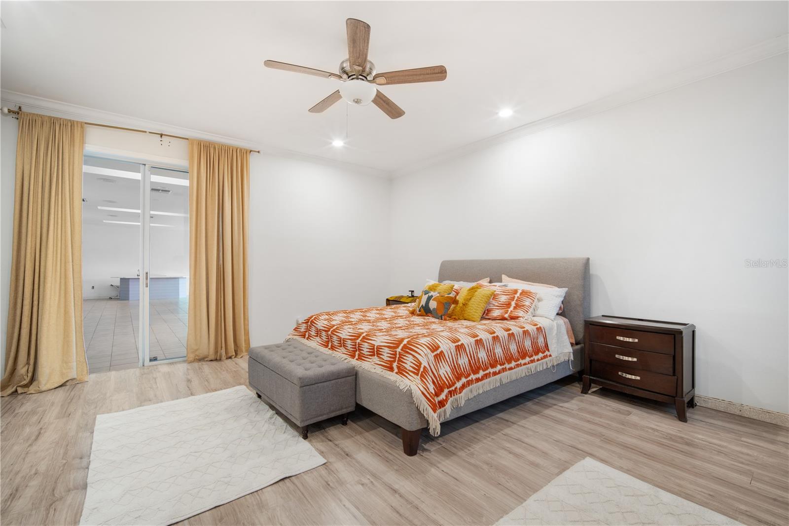 PALM COURT - Residential