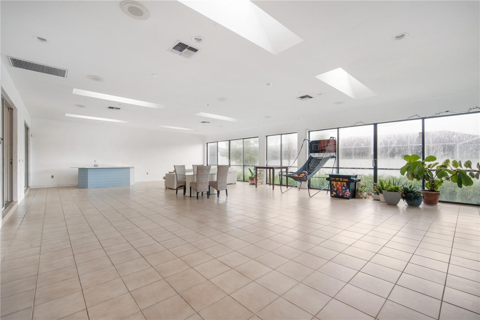 PALM COURT - Residential