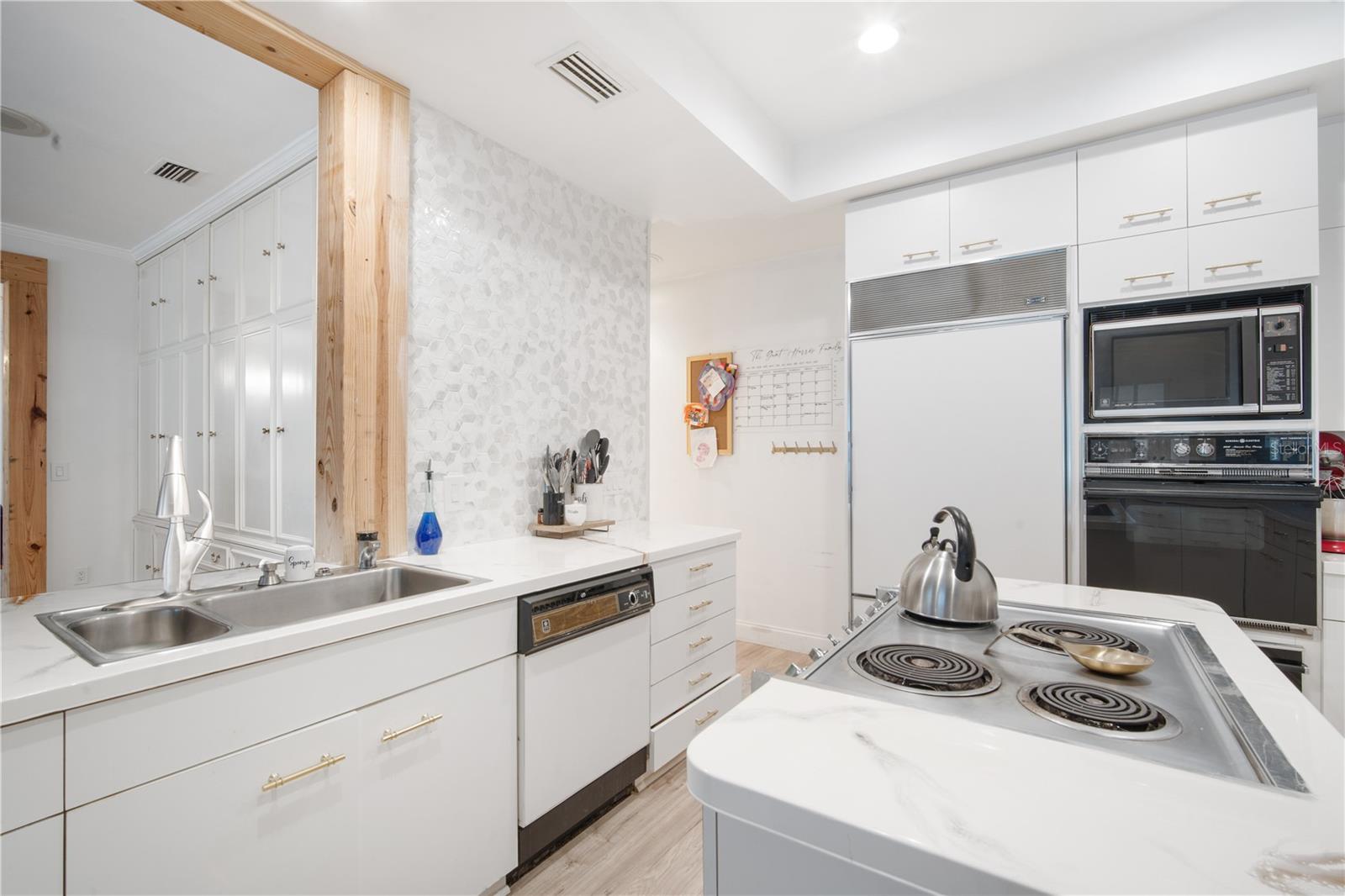 PALM COURT - Residential