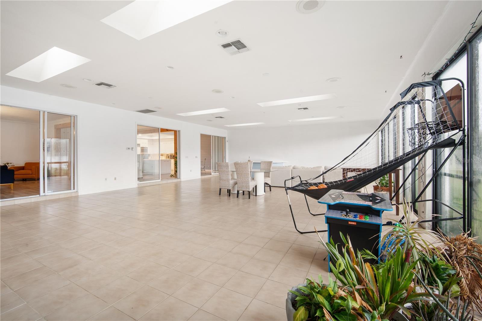 PALM COURT - Residential