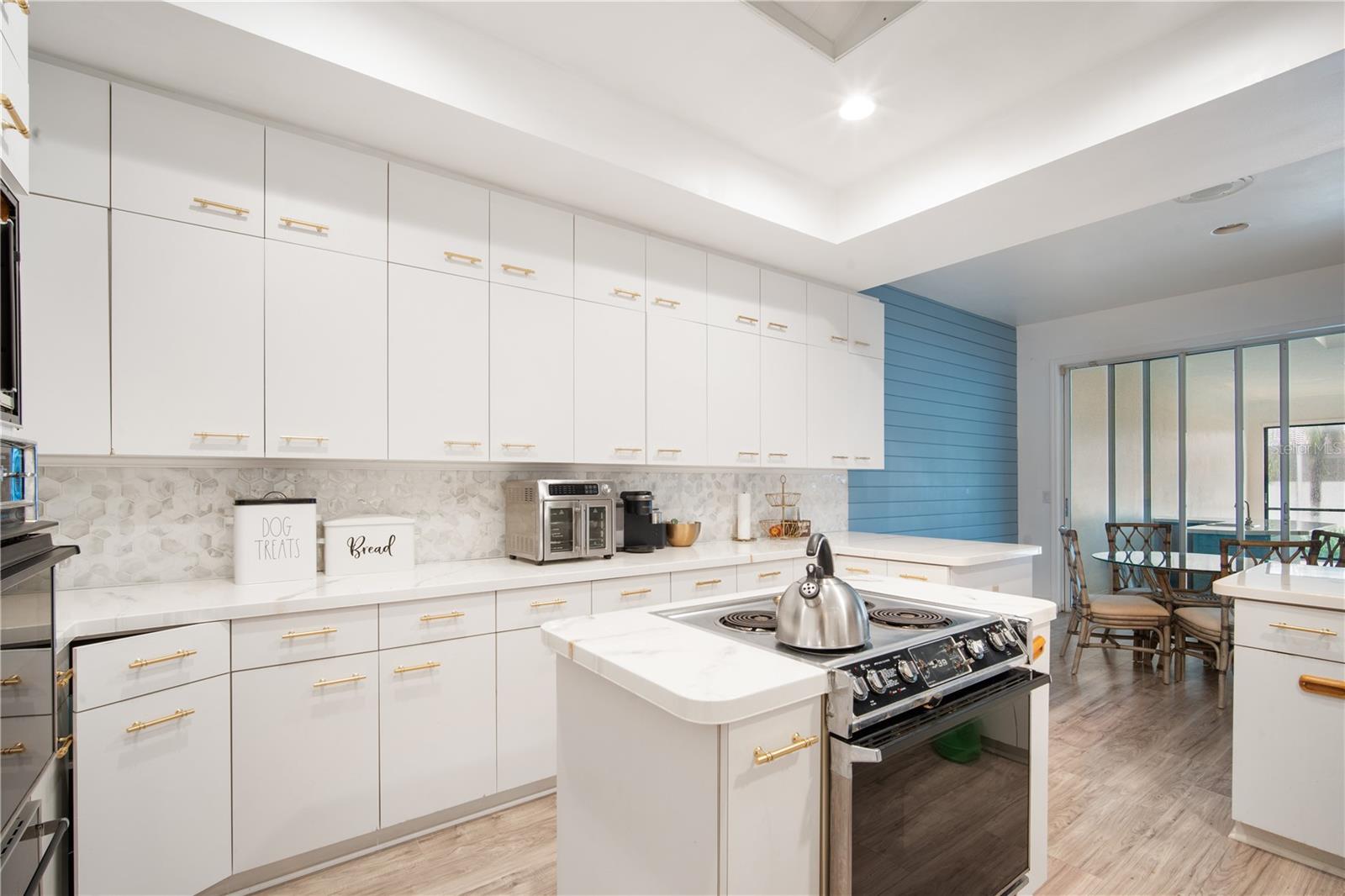 PALM COURT - Residential