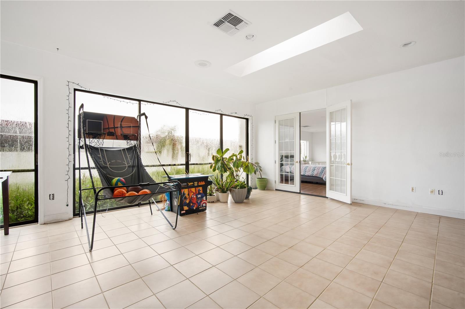 PALM COURT - Residential