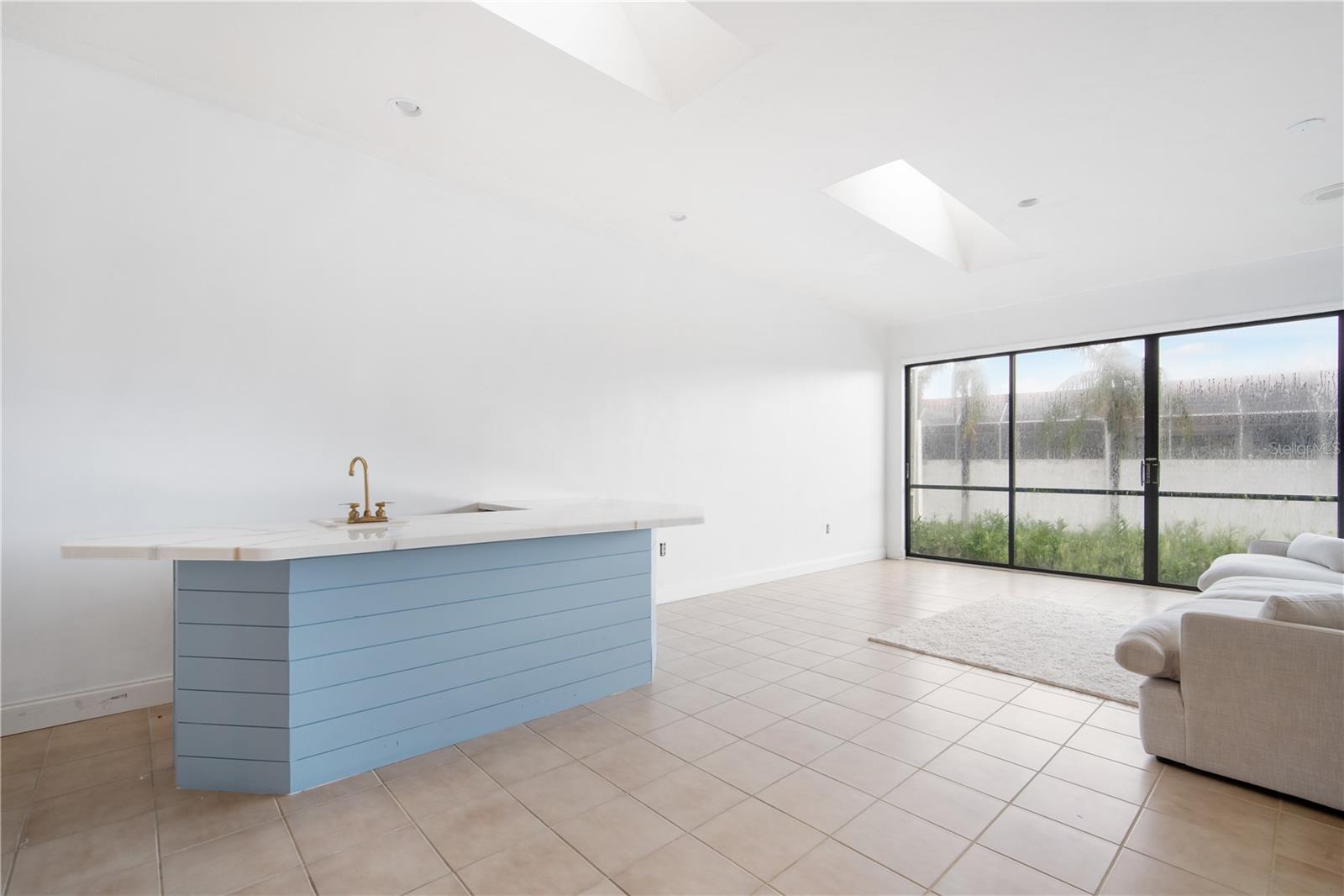 PALM COURT - Residential