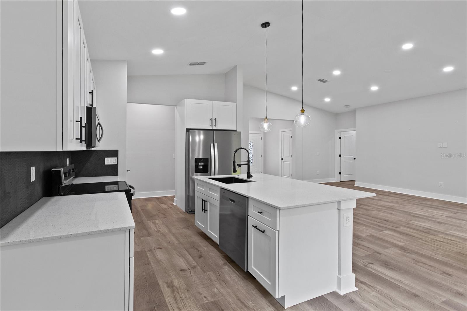 ROLLING HILLS - Residential Lease