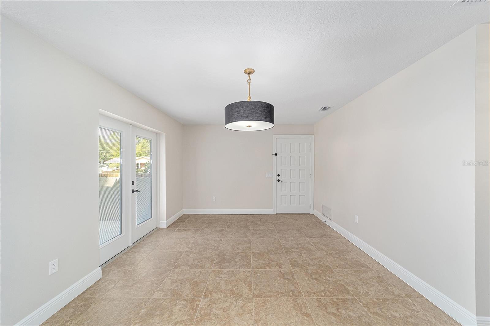 WOODFIELDS UN 05 - Residential Lease