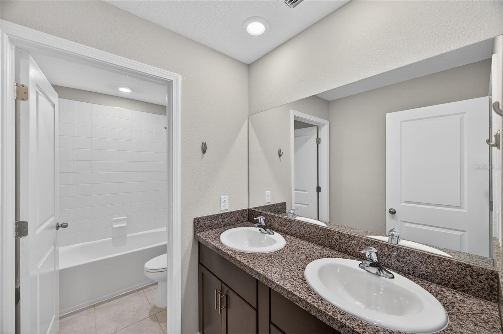 LAKESIDE SOUTH - Residential