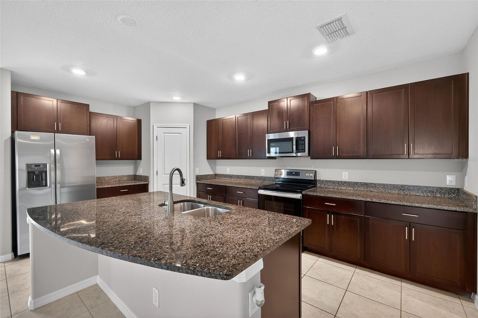 LAKESIDE SOUTH - Residential