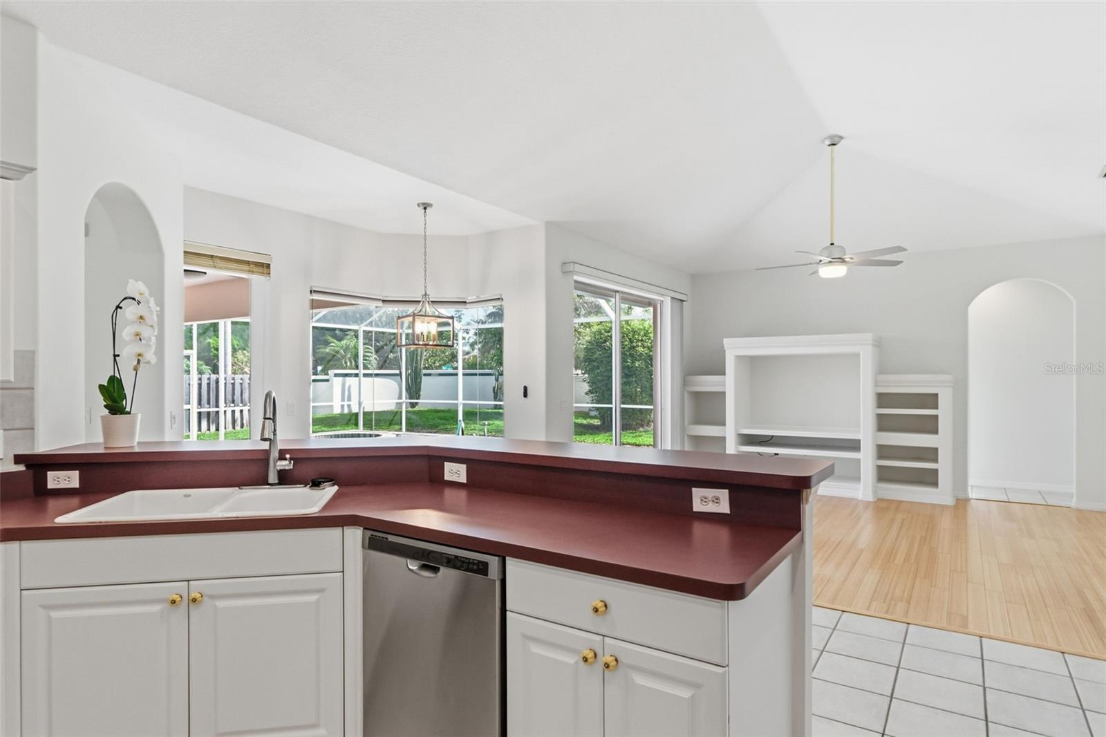 THREE OAKS - Residential