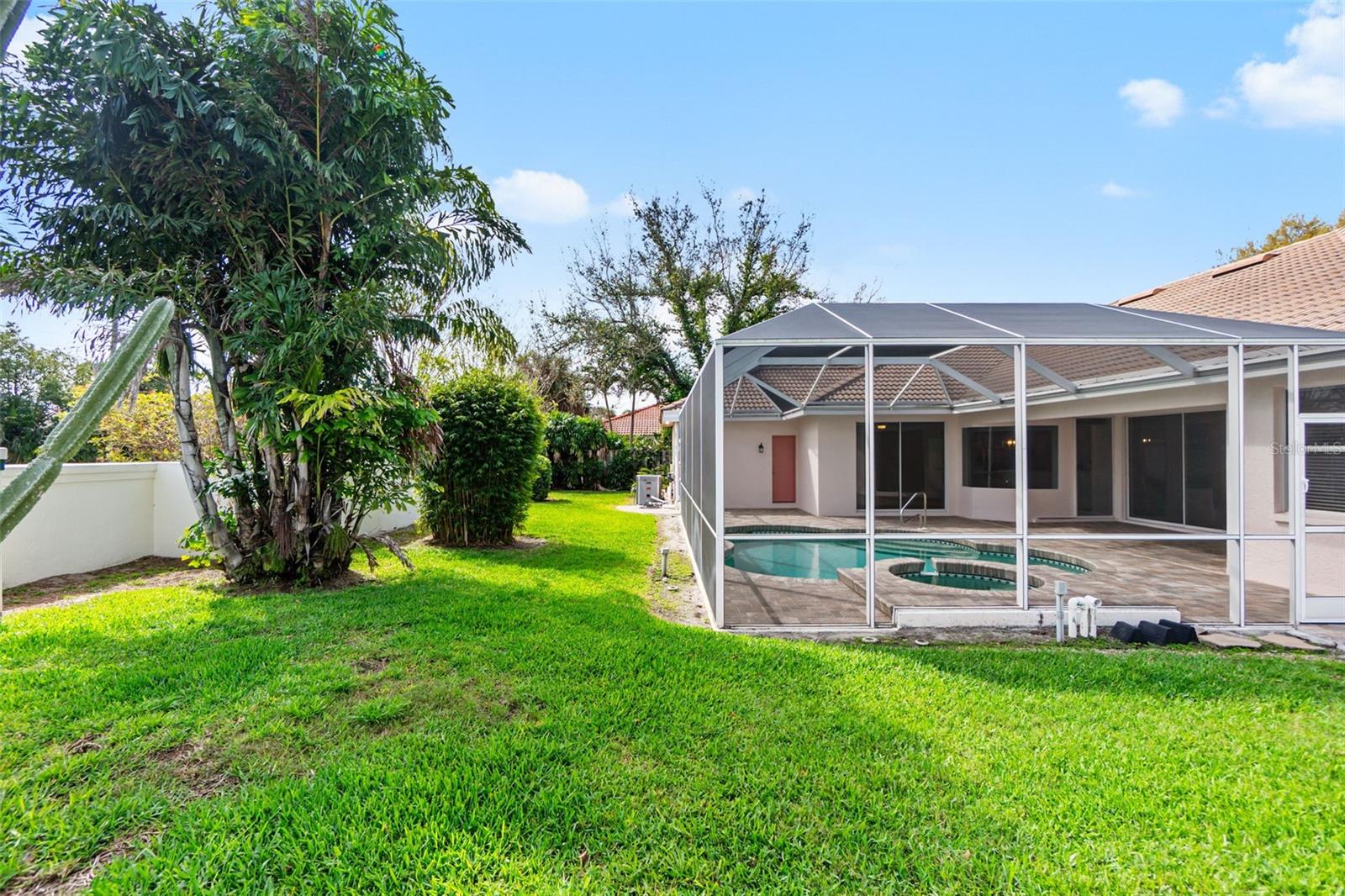 THREE OAKS - Residential