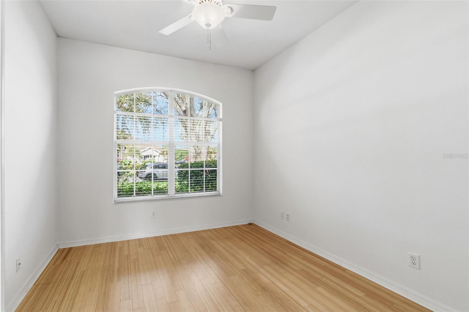 THREE OAKS - Residential