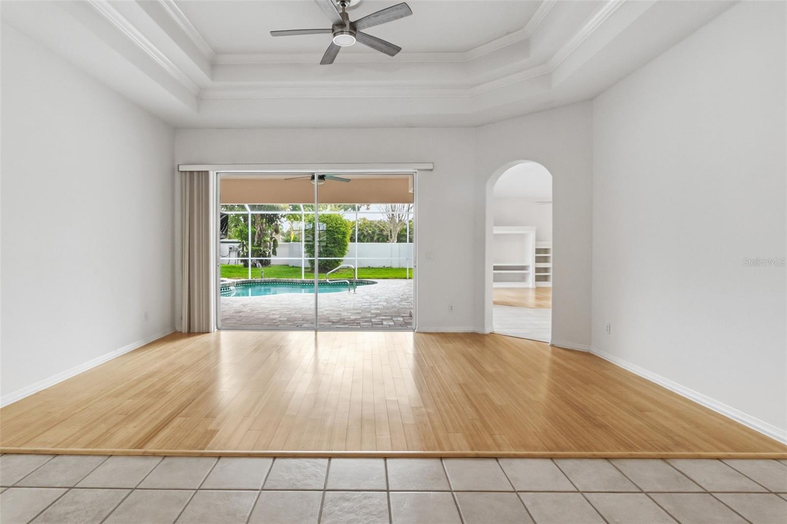 THREE OAKS - Residential