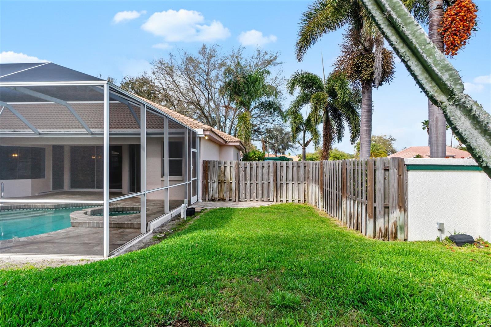 THREE OAKS - Residential