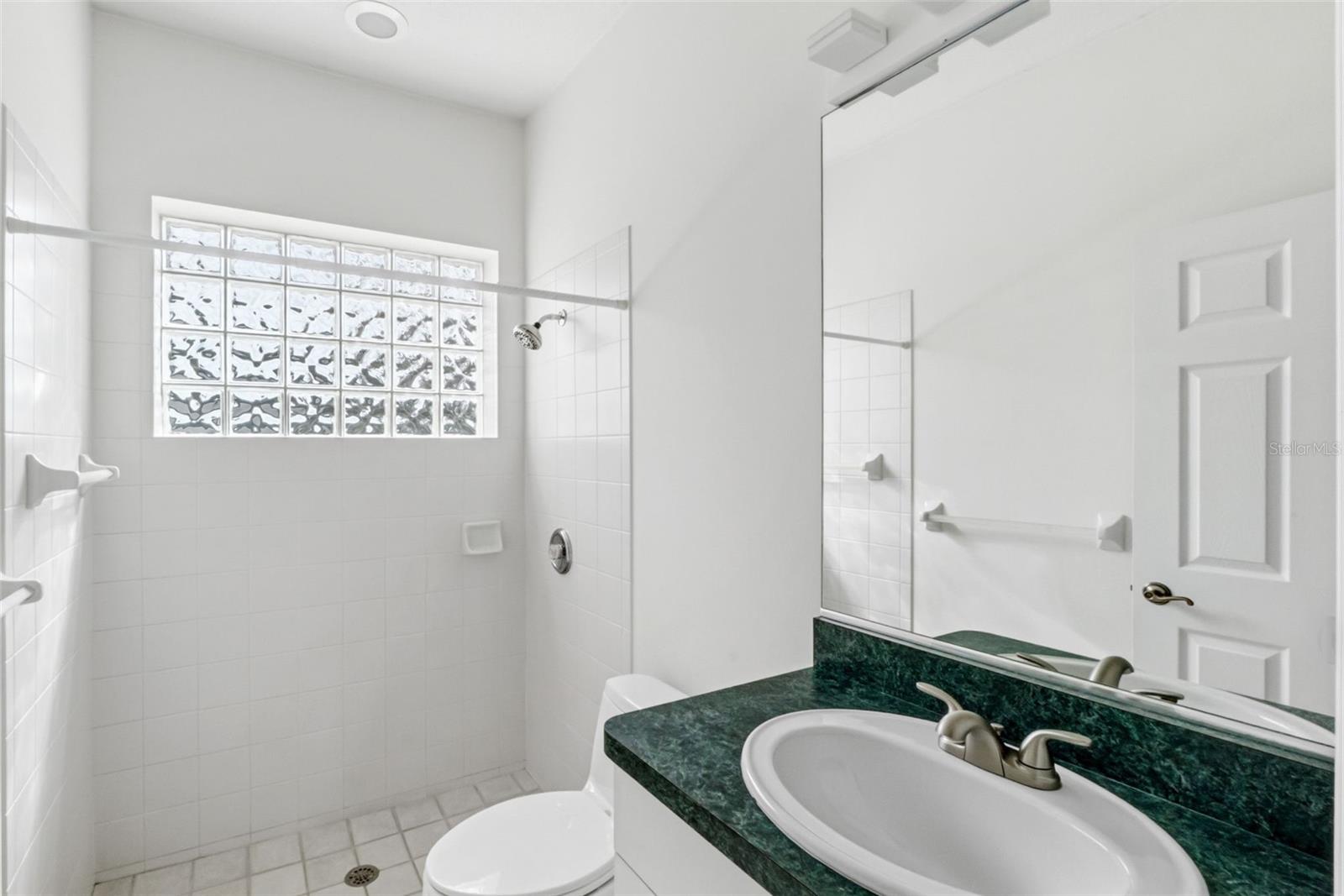 THREE OAKS - Residential