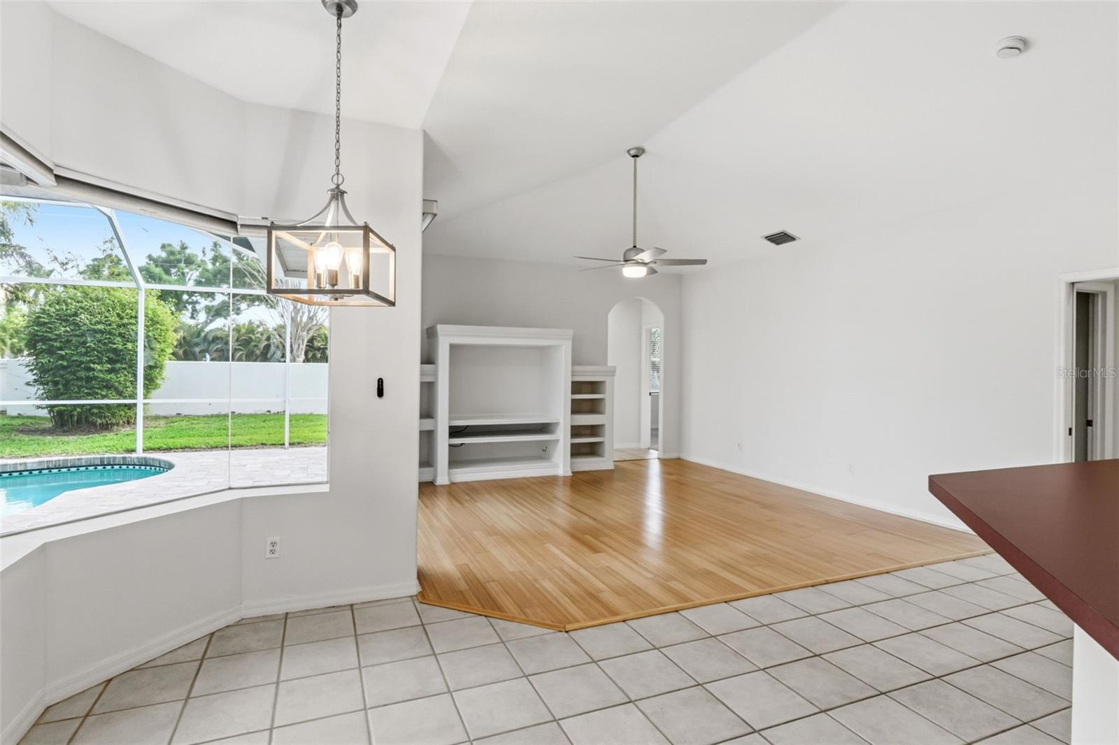 THREE OAKS - Residential