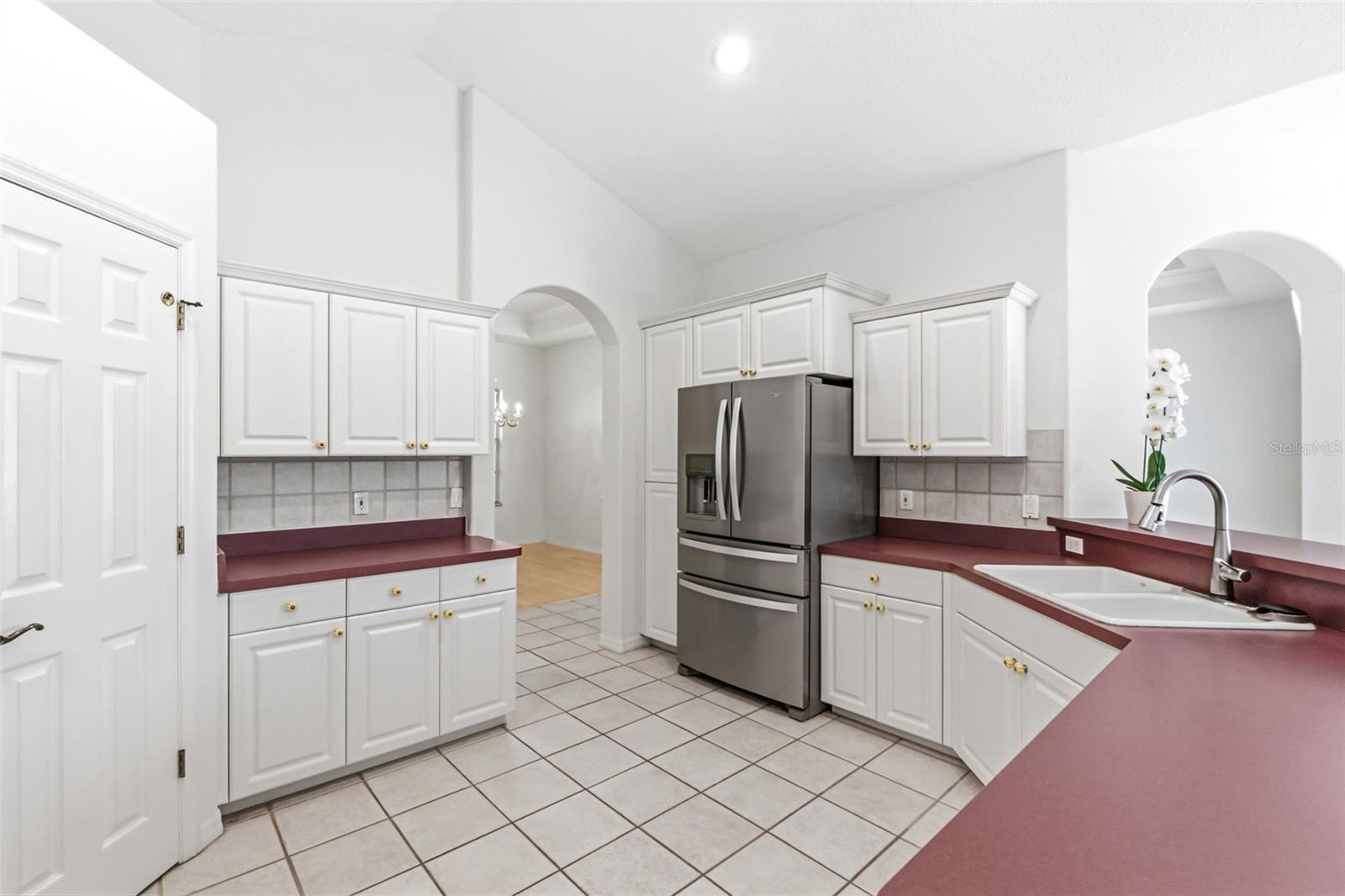 THREE OAKS - Residential